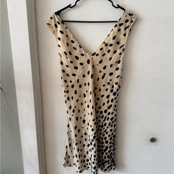 Realisation Par Elton John Cream Leopard Dot V-Neck Dress - Picture 3 of 4